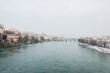 Obraz premium Basel, Altstadt, Martinskirche, Rhein, Rheinbrücke, Grossbasel, Kleinbasel, Rheinufer, Winter, Schweiz