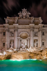 Fototapeta na wymiar Fontana di Trevi at night