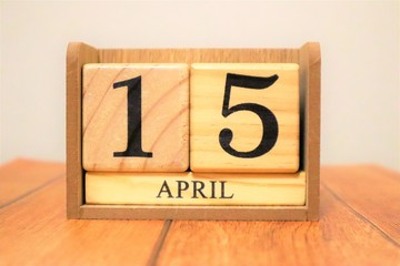 4月15日