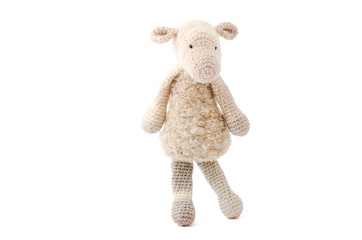 Weißes Schäfchen gehäkelt