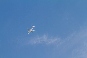 Flugzeug im Himmel