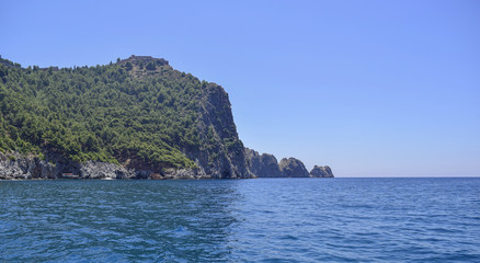 Fototapeta na wymiar Tourists on boats visit the grotto located on the Peninsula.