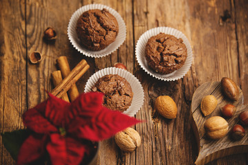 Schokomuffins fein angerichtet