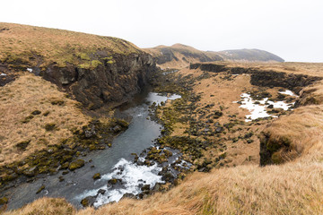 Canyon mit Fluss im Nationalpark Þingvellir, Island