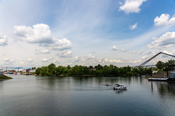 Obraz premium River in the city