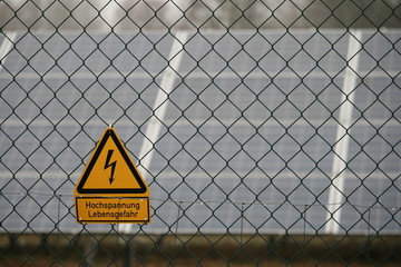 Solarpark - betreten verboten - Lebensgefahr 1