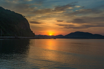 Obraz premium Sunrise on the tropical beach in Thailand coast