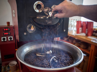 roasting and mixing roasted coffee in a roaster