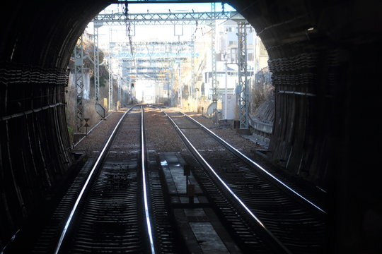 トンネルの線路