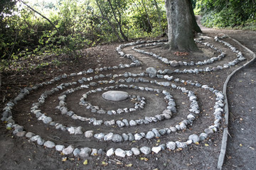 Fototapeta na wymiar Steinspiralen in Form eines Irrgartens am Strand von Sassnitz auf Rügen