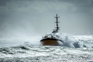 Deurstickers Pilot boat in Storm © Stefan