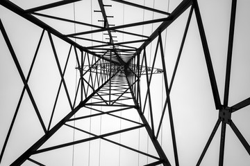 Strommast von unten