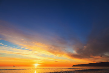 Obraz na płótnie Canvas Beautiful sunrise over the sea