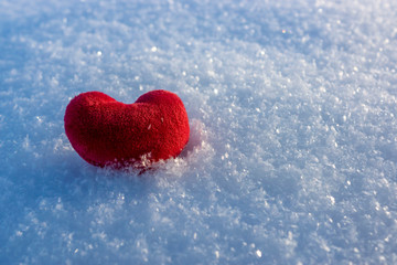 Obraz premium Love heart in snow on valentines day
