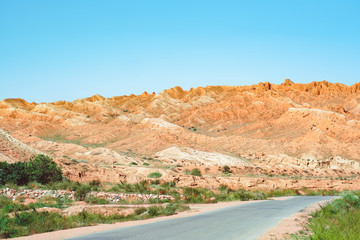 road near the mountains