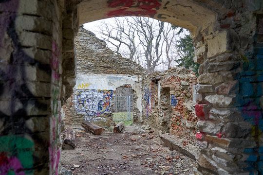 Verlassenes und verfallenes Haus