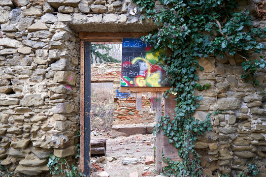 Verlassenes und verfallenes Haus