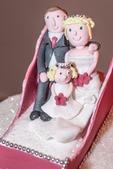 Obraz na płótnie Canvas Bride and groom cake topper 