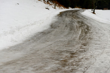 Obraz premium EISFAHRBAHN . ICY STREET