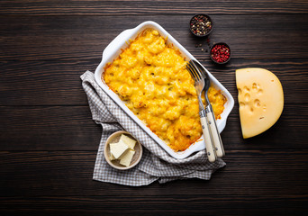 Macaroni and cheese in casserole