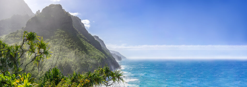 Scenic ocean paradise panorama, Na Pali Coast State Park on the island Kauai, Hawaii