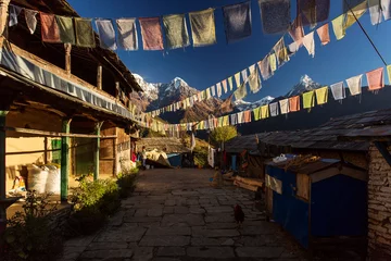 Papier Peint photo Annapurna Belle cour de la maison traditionnelle du village de Ghandruk lors d& 39 un trekking dans les montagnes de l& 39 Himalaya, au Népal.