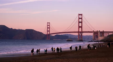 Papier Peint photo Plage de Baker, San Francisco Coucher de soleil sur le Golden Gate Bridge à Baker Beach à San Francisco, Californie