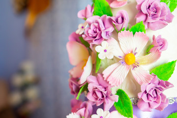 Obraz na płótnie Canvas wedding cake decoration. beautiful wedding cake with purple orchids. cake in violet tones