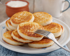 Syrniki, traditional Russian cheesecakes