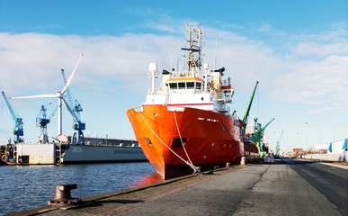 Bremerhaven in Norddeutschland, Spezialschiffe an der Pier im Fischereihafen