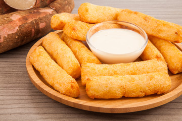 Naklejka premium Fried cassava in wood background