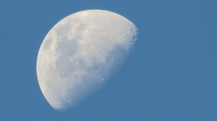 Lua © Brenda