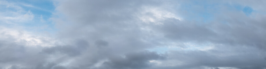 Obraz premium Panoramic View of Gray Clouds Covering Blue Skies On a Windy Day