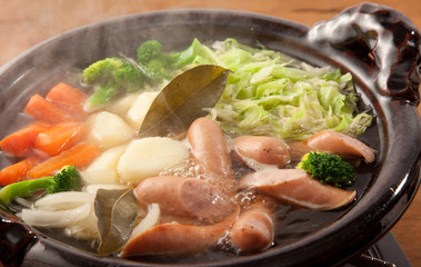　ウインナー鍋　コンソメ味