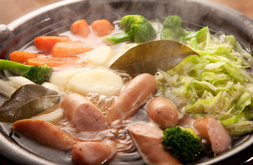 　ウインナー鍋　コンソメ味