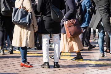 渋谷スクランブル交差点で和知合わせの男女