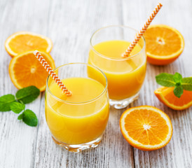 glass of orange juice and oranges