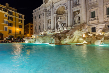 Fototapeta na wymiar Fountain di Trevi in Rome Italy