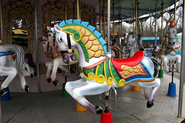 Fototapeta na wymiar carousel in park