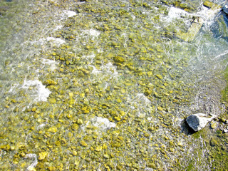 The rocks at the bottom of the lake are clearly visible