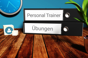 Assistent für Sport und Fitness. Akten-Ordner beschriftet mit den Wörtern Personal Trainer und Übungen