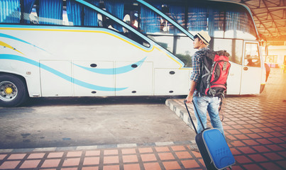 the tourist With backpacks And the luggage at the carriage.
