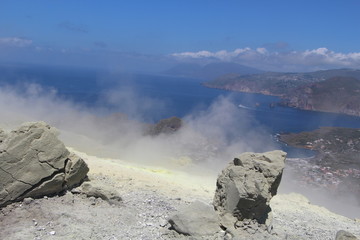 Vulcano Island - Vulkan Insel in Italien - Schwefeldampf