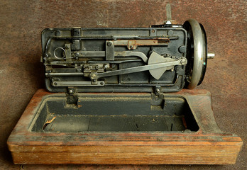 Fototapeta na wymiar Old sewing machine