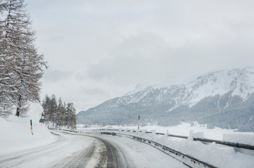Silvaplana, Surlej, Silvaplanersee, Bergstrasse, Passstrasse, Oberengadin, Winter, Wintersport, Corvatsch, Alpen, Graub&uuml;nden, Schweiz
