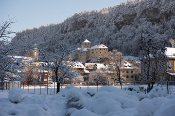 Fototapeta na wymiar Feldkirch mit Schattenburg im Schnee