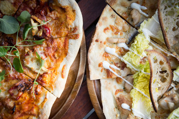 2 pizzas