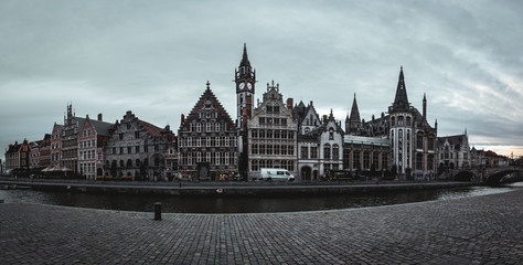 Fototapeta na wymiar Panorama der Stadt Gent in Belgien
