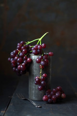 Stillleben mit roten Weintrauben