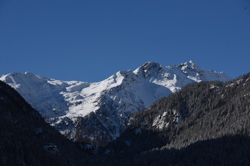 Fototapeta na wymiar cime montagne neve 